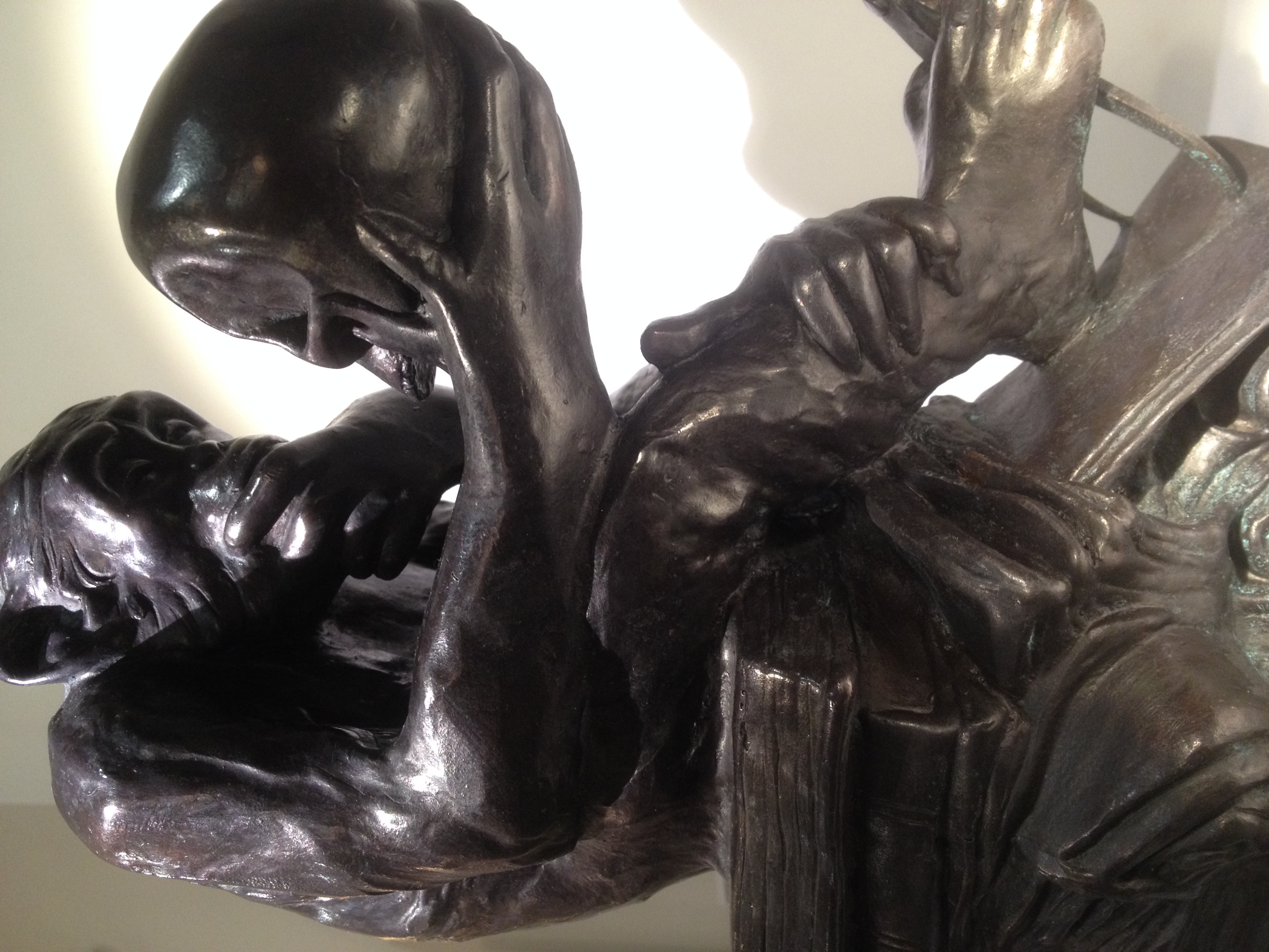 Close-up of the Edinburgh bronze sculpture