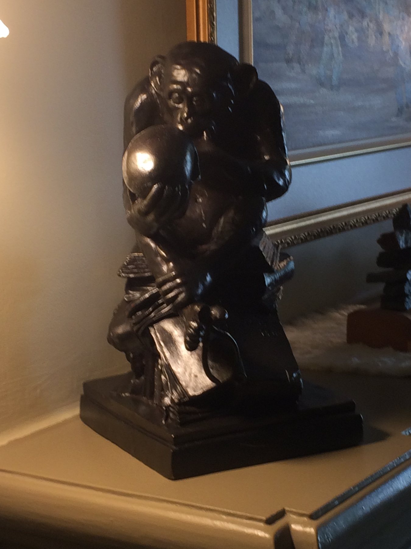Photograph of Affe mit Schädel in an owner’s collection
